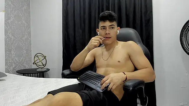 andrew rose  online show from 7, 12, 2024