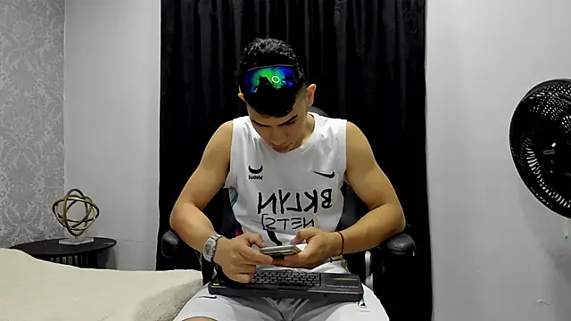 andrew rose  online show from 16, 12, 2024