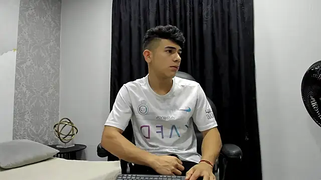 andrew rose  online show from 17, 12, 2024