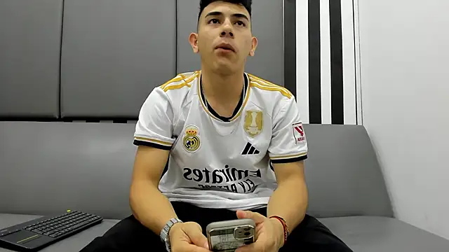 andrew rose  online show from 20, 12, 2024