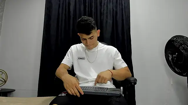 andrew rose  online show from 25, 1, 2025