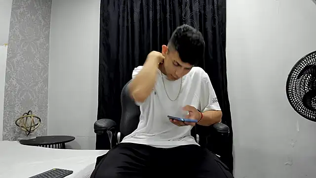 andrew rose  online show from 17, 2, 2025