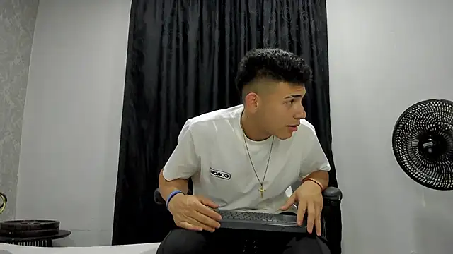 andrew rose  online show from 21, 2, 2025