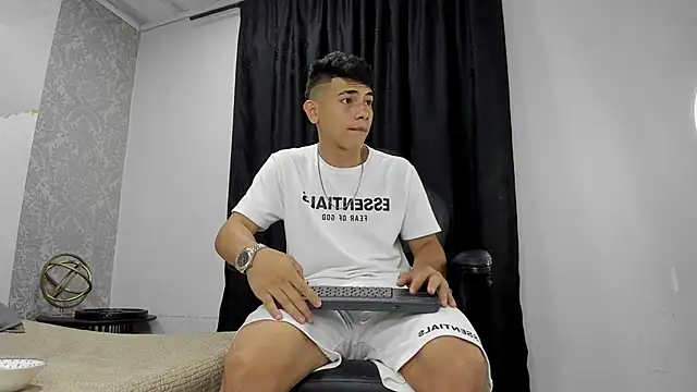 andrew rose  online show from 22, 3, 2025