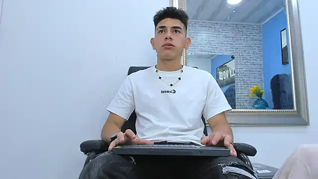 andrew rose  online show from 4, 10, 2025