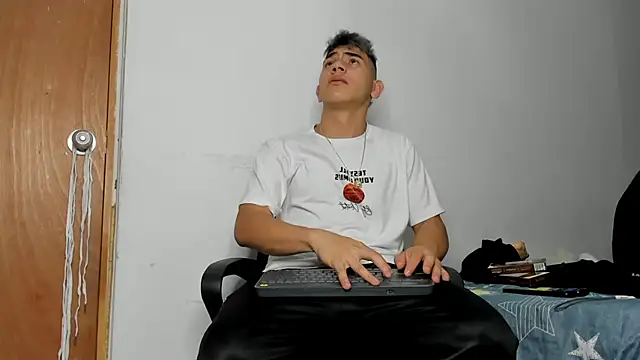 andrew rose  online show from 21, 12, 2025