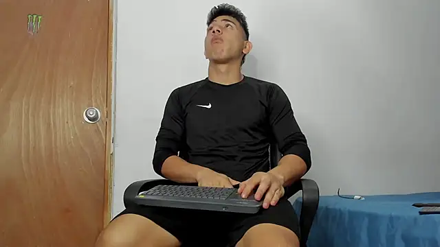 Snapshot of andrew_rose_ chatting on 16, 2, 2026 andrew rose online show from 16, 2, 2026