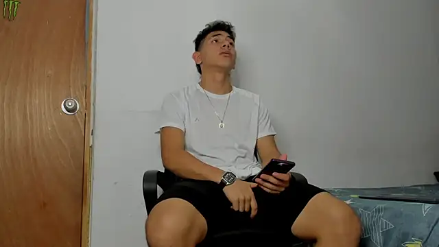 Snapshot of andrew_rose_ chatting on 21, 2, 2026 andrew rose online show from 21, 2, 2026