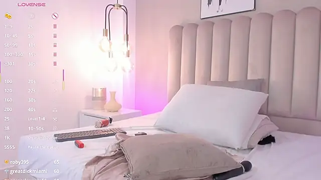 Snapshot of LindaRey_ chatting on 26, 2, 2025 LindaRey online show from 26, 2, 2025