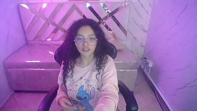 Snapshot of victoria_castillo_b chatting on 12, 3, 2025 victoria castillo b online show from 12, 3, 2025