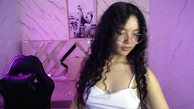 Snapshot of victoria_castillo_b chatting on 20, 3, 2025 victoria castillo b online show from 20, 3, 2025