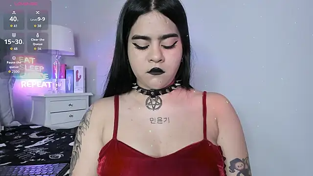 Snapshot of atena_hill chatting on 3, 10, 2025 atena hill online show from 3, 10, 2025