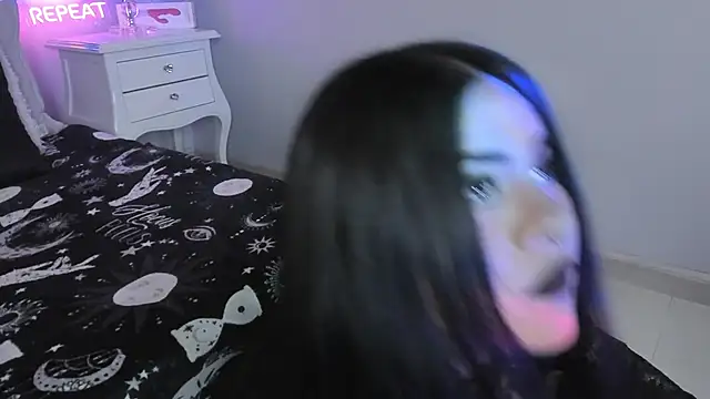 Snapshot of atena_hill chatting on 20, 12, 2025 atena hill online show from 20, 12, 2025