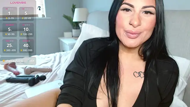 Layla UK online show from 15, 10, 2025