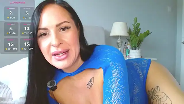 Snapshot of Layla_UK chatting on 5, 3, 2026 Layla UK online show from 5, 3, 2026