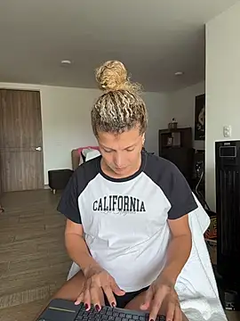 Snapshot of Georgiafox chatting on 16, 11, 2025 Georgiafox online show from 16, 11, 2025