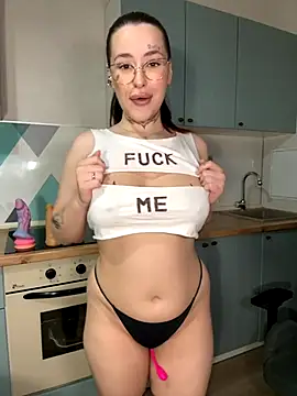 Snapshot of fuckdoll_18 chatting on 17, 9, 2025 fuckdoll 18 online show from 17, 9, 2025