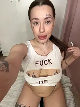 Snapshot of fuckdoll_18 chatting on 2, 10, 2025 fuckdoll 18 online show from 2, 10, 2025