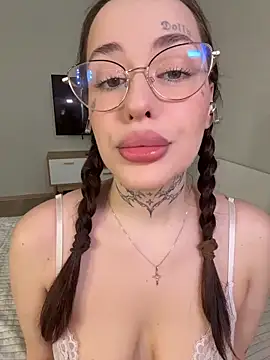 Snapshot of fuckdoll_18 chatting on 23, 10, 2025 fuckdoll 18 online show from 23, 10, 2025