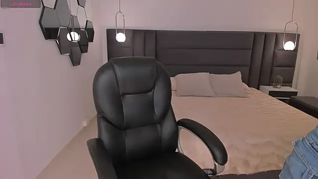 AlyssaDean online show from 12, 11, 2025