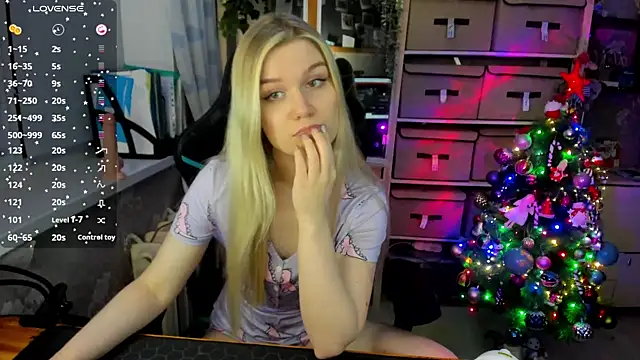 Snapshot of omg_lina chatting on 25, 12, 2024 omg lina online show from 25, 12, 2024