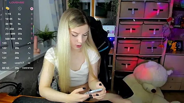 Snapshot of omg_lina chatting on 11, 11, 2025 omg lina online show from 11, 11, 2025