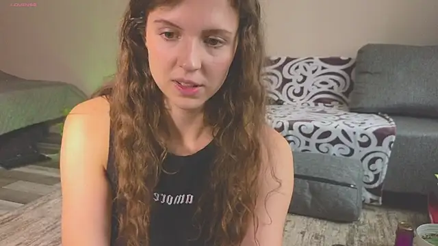 Snapshot of Sereta_Finn chatting on 4, 10, 2025 Sereta Finn online show from 4, 10, 2025