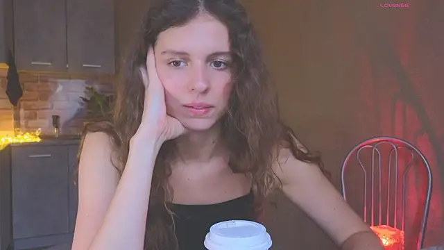 Snapshot of Sereta_Finn chatting on 12, 10, 2025 Sereta Finn online show from 12, 10, 2025