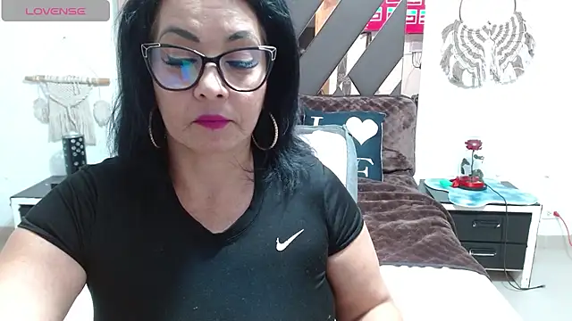 Snapshot of lindaesmeralda chatting on 5, 2, 2025 lindaesmeralda online show from 5, 2, 2025