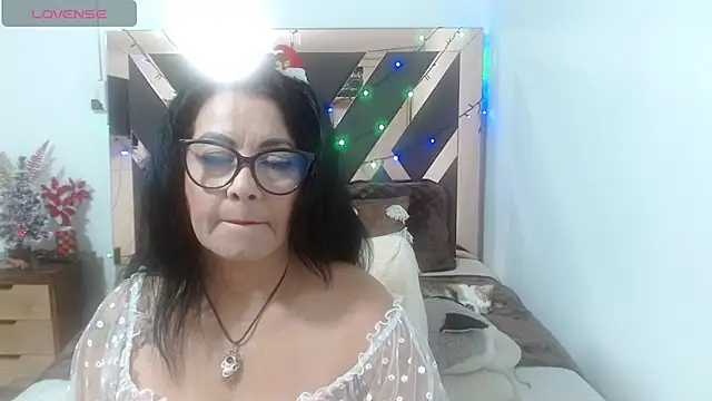 Snapshot of lindaesmeralda chatting on 23, 11, 2025 lindaesmeralda online show from 23, 11, 2025