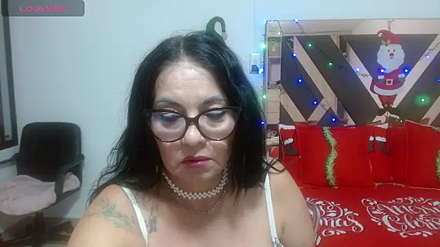 Snapshot of lindaesmeralda chatting on 15, 12, 2025 lindaesmeralda online show from 15, 12, 2025