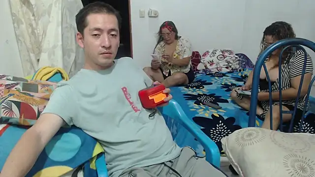 Snapshot of mademooms chatting on 28, 9, 2025 mademooms online show from 28, 9, 2025