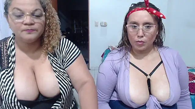 Snapshot of mademooms chatting on 9, 10, 2025 mademooms online show from 9, 10, 2025