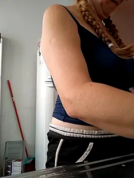 Snapshot of MILEIDE980 chatting on 19, 9, 2025 MILEIDE980 online show from 19, 9, 2025