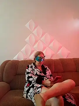 Snapshot of MILEIDE980 chatting on 28, 9, 2025 MILEIDE980 online show from 28, 9, 2025