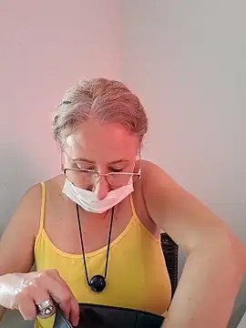 Snapshot of MILEIDE980 chatting on 27, 10, 2025 MILEIDE980 online show from 27, 10, 2025