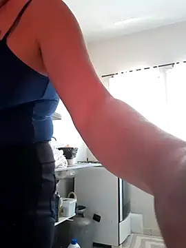 Snapshot of MILEIDE980 chatting on 12, 11, 2025 MILEIDE980 online show from 12, 11, 2025