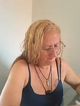 Snapshot of MILEIDE980 chatting on 21, 11, 2025 MILEIDE980 online show from 21, 11, 2025