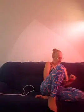 Snapshot of MILEIDE980 chatting on 27, 11, 2025 MILEIDE980 online show from 27, 11, 2025