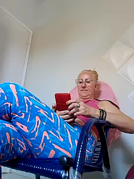 Snapshot of MILEIDE980 chatting on 4, 12, 2025 MILEIDE980 online show from 4, 12, 2025