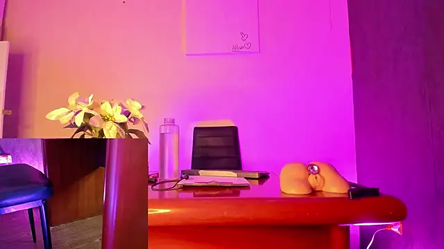 Snapshot of CharlotteScotte chatting on 21, 3, 2025 CharlotteScotte online show from 21, 3, 2025