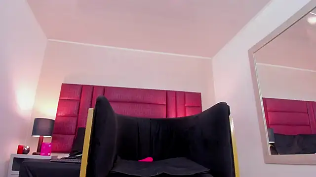 Snapshot of CharlotteScotte chatting on 17, 2, 2026 CharlotteScotte online show from 17, 2, 2026