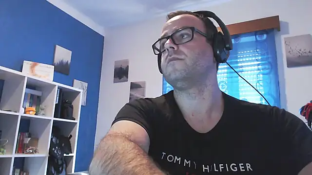 ravingr4d4 online show from 17, 2, 2025