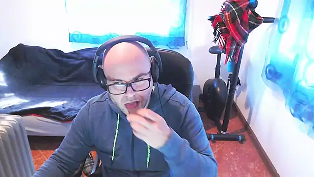 ravingr4d4 online show from 19, 2, 2025