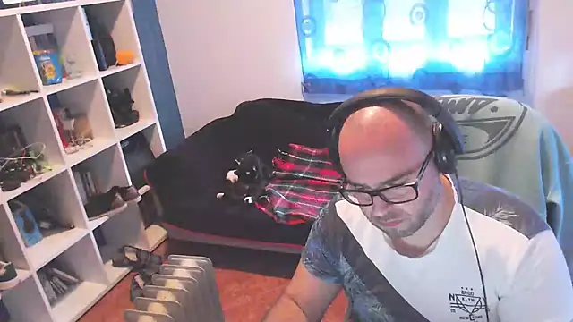 ravingr4d4 online show from 25, 2, 2025