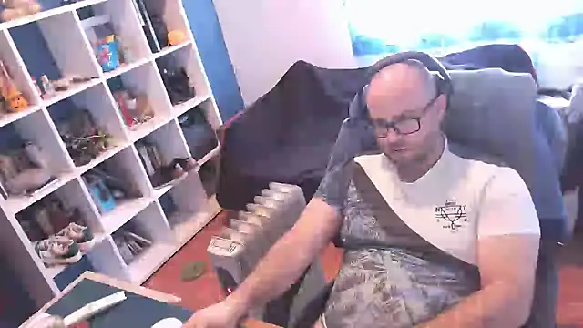 ravingr4d4 online show from 26, 2, 2025