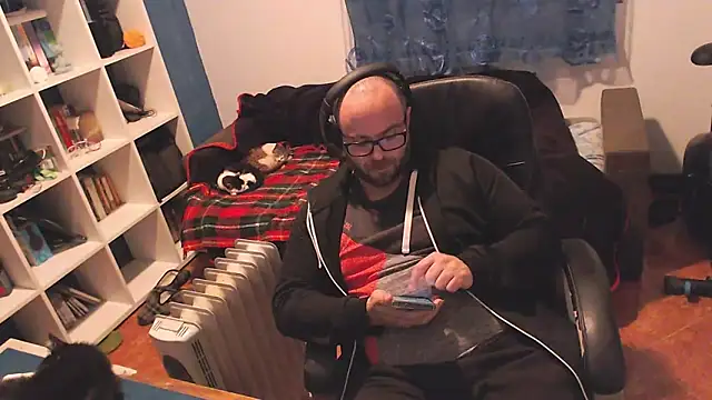 ravingr4d4 online show from 7, 3, 2025