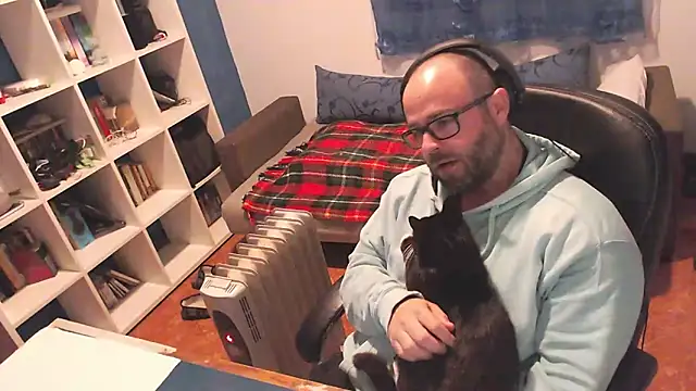 ravingr4d4 online show from 10, 3, 2025