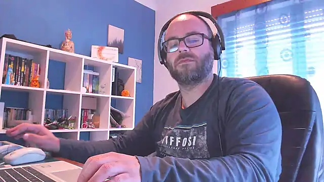 ravingr4d4 online show from 18, 3, 2025