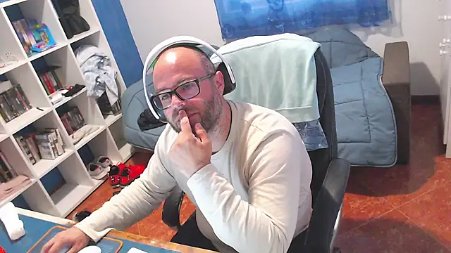 ravingr4d4 online show from 13, 5, 2026